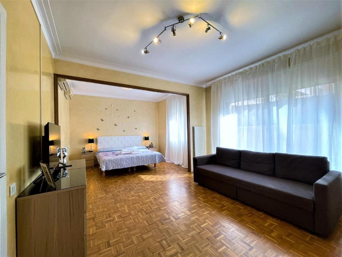 Villarroel Habitaciones Barcellona Esterno foto